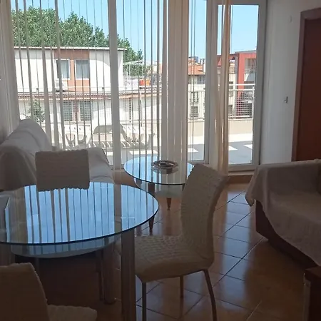 Sunny Huge With 2 Big Rooftop Balconies Just Across Supermarket Mladost アパート