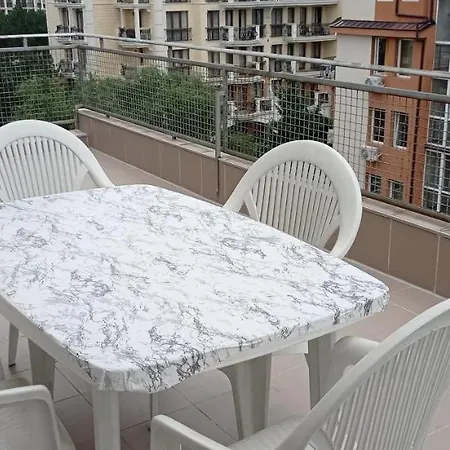 Sunny Huge With 2 Big Rooftop Balconies Just Across Supermarket Mladost サニービーチ